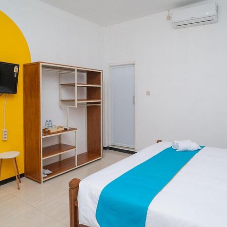 Sans Hotel Queen Batu Sumber Brantas Room photo